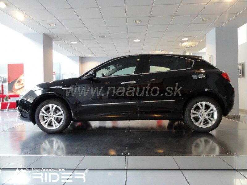 Ochranné lišty dveří Alfa Romeo Giulietta od 2010R  MODEL F-23